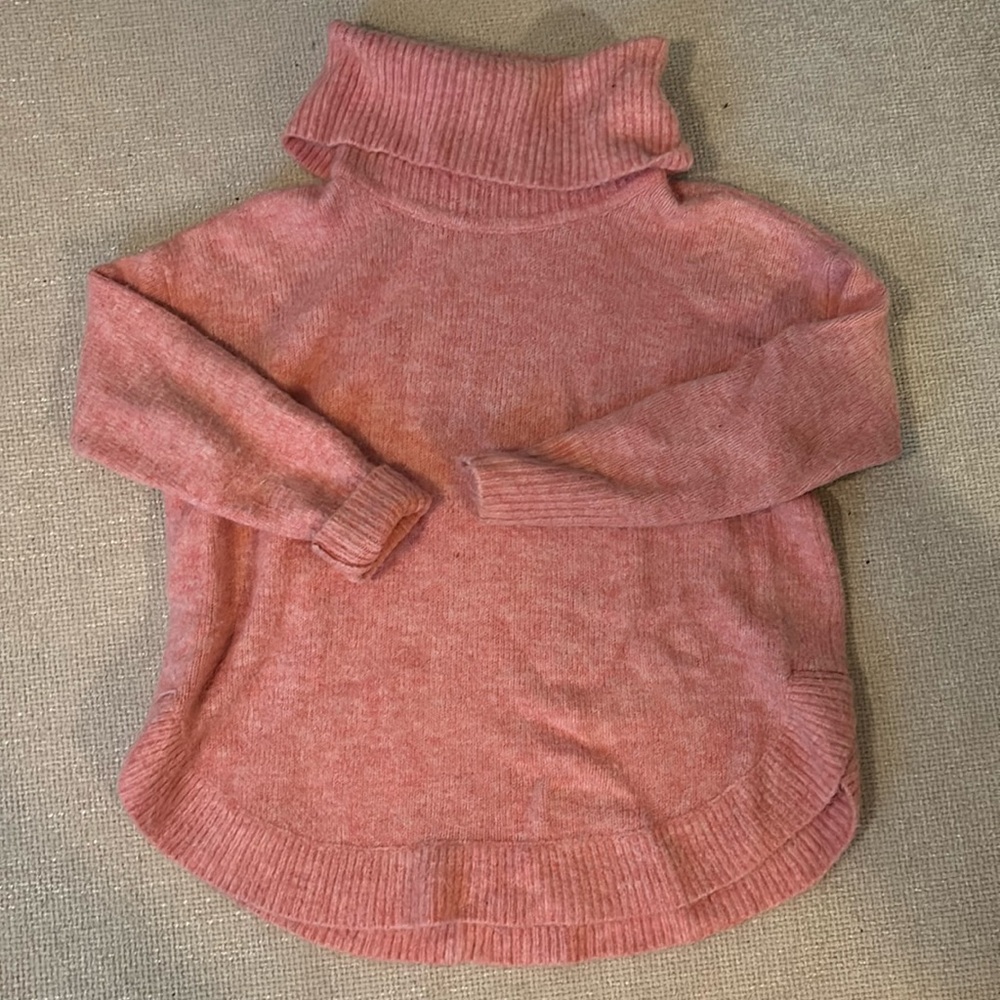 Love sweater size medium great condition